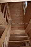 Лестница в доме из бруса StroyGlobal